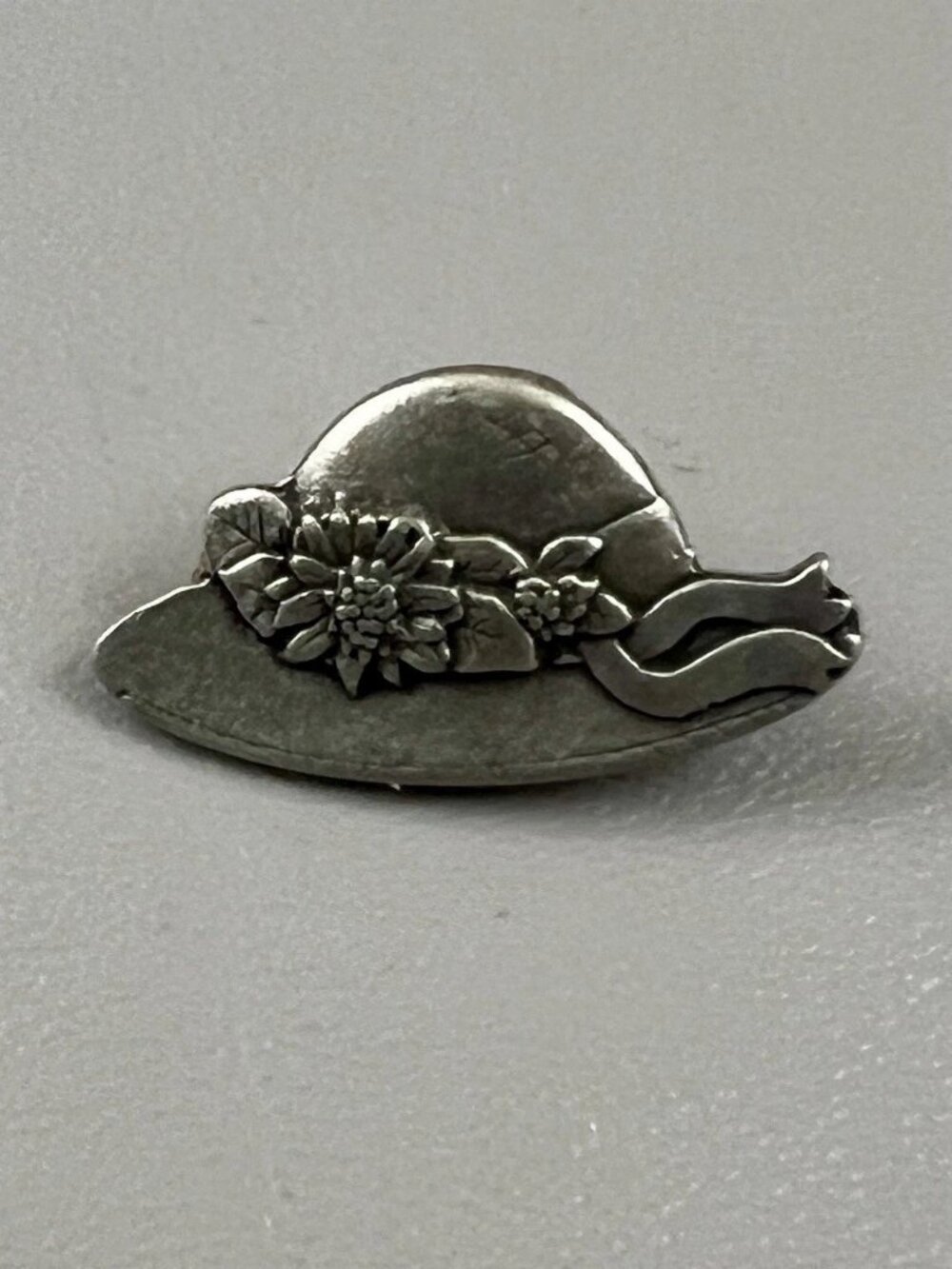 Vintage Birds & Blooms 2005 Limited Edition Pewter Hat Floral Brooch Pin